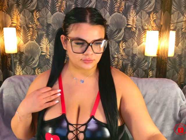 MadyMOAN live cam on BongaCams