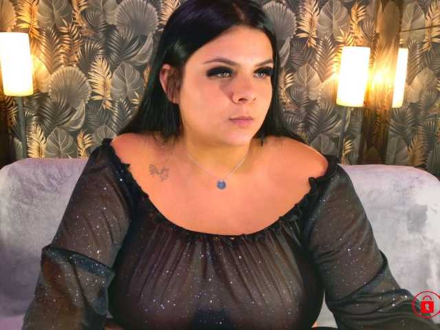MadyMOAN live cam preview