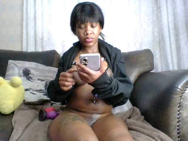 Trixiey8 live cam on BongaCams