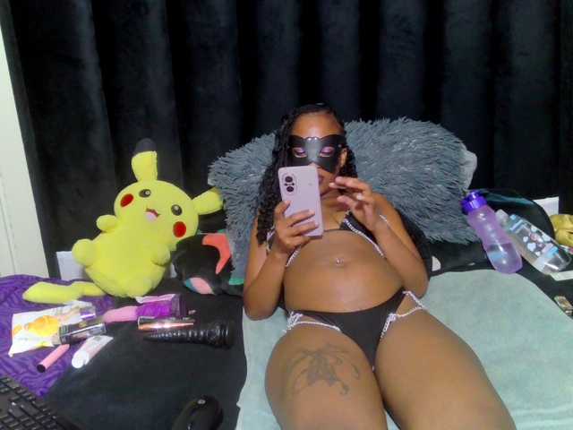 Trixiey8's BongaCams show and profile