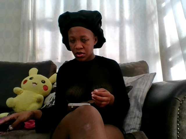 Trixiey8 live cam on BongaCams