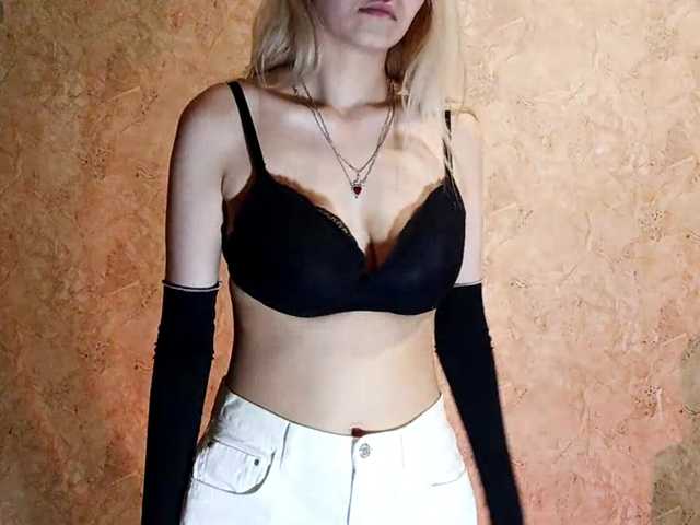 DetraRediger's BongaCams show and profile