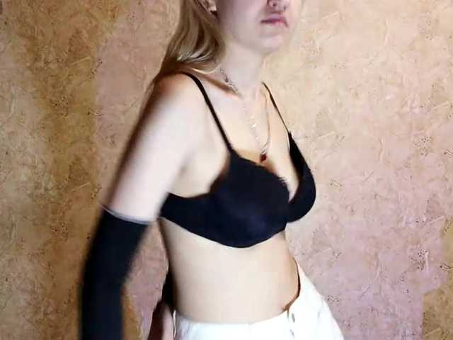 DetraRediger's BongaCams show and profile