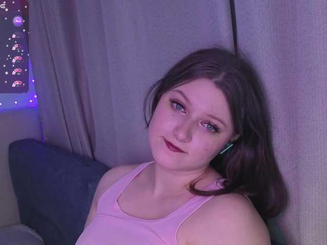 henta1sonya live cam on BongaCams