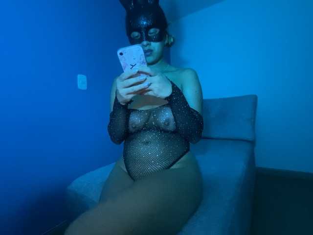 ZuriFoxxx live cam on BongaCams