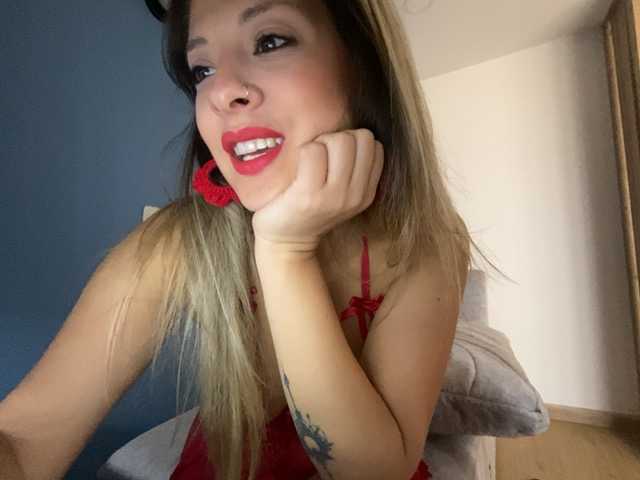 ZuriFoxxx live cam on BongaCams