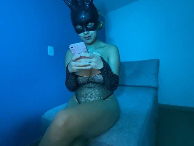 ZuriFoxxx live cam on BongaCams