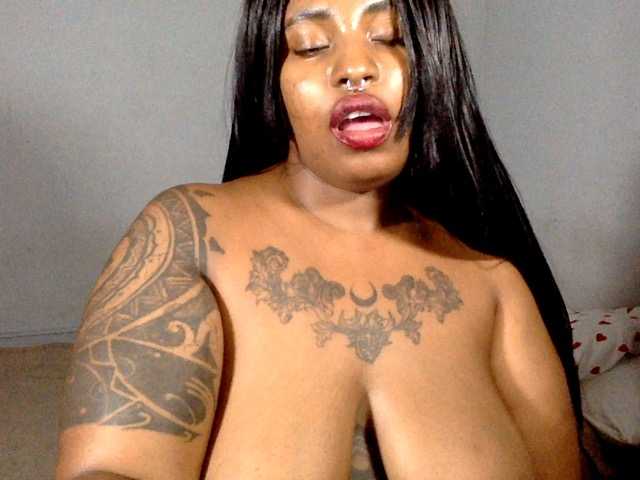 Krayola's BongaCams show and profile