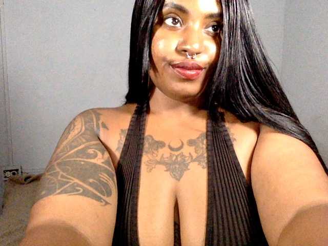 Krayola's BongaCams show and profile