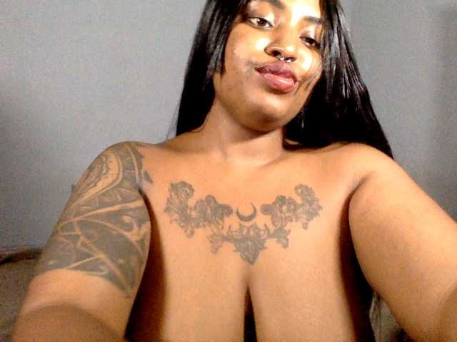 Krayola's BongaCams show and profile