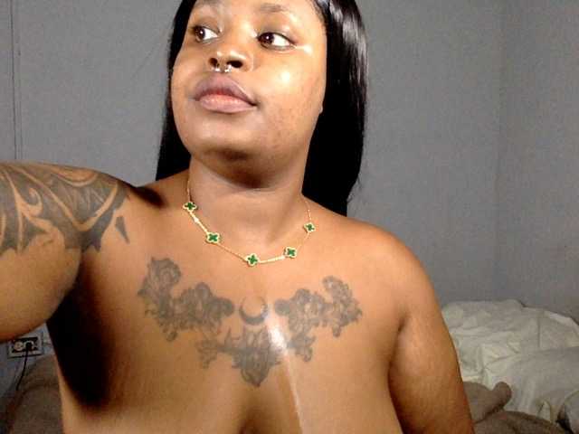 Krayola Live Cam on BongaCams