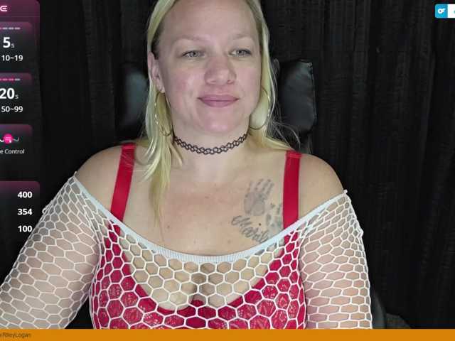 rileylogan live cam on BongaCams