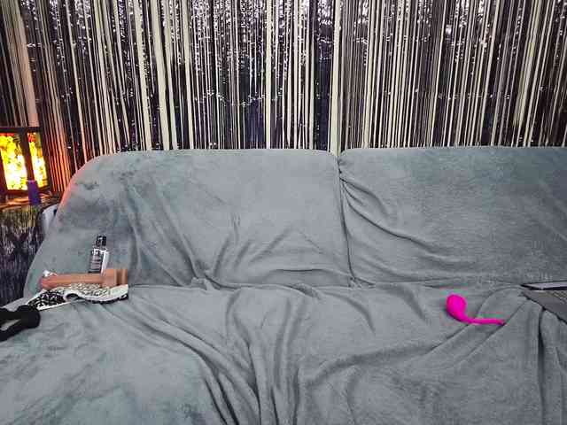 RileyLogan webcam