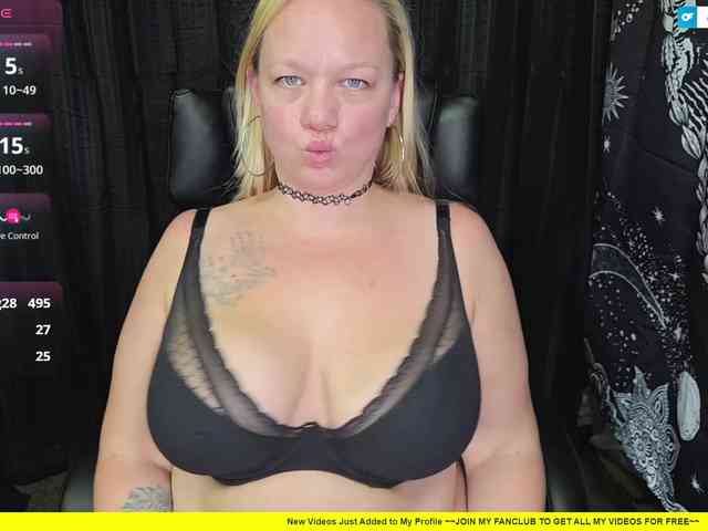 RileyLogan webcam