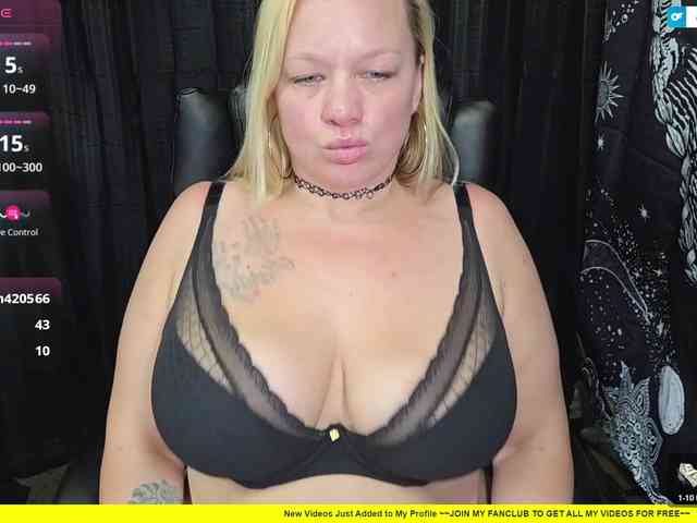RileyLogan webcam