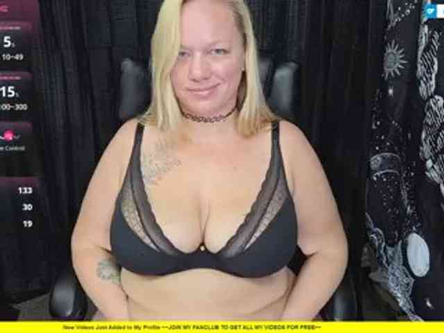 RileyLogan webcam
