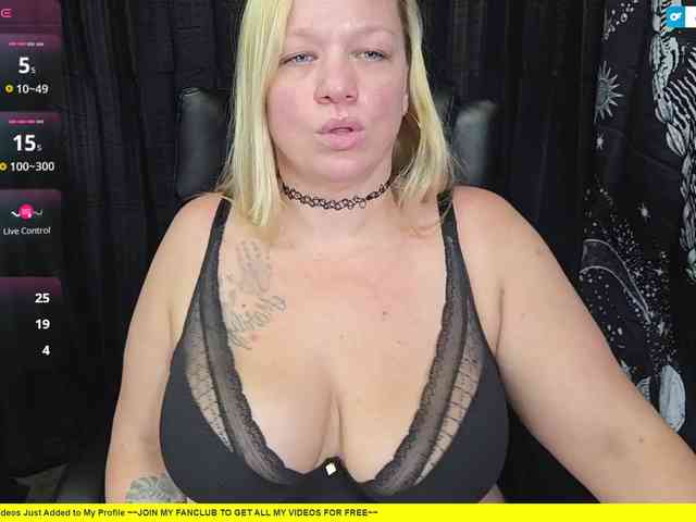 RileyLogan webcam
