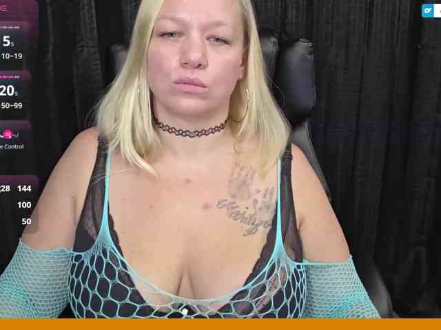 RileyLogan webcam