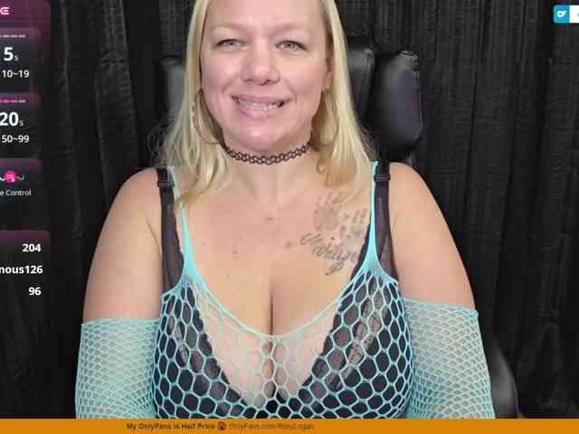 RileyLogan webcam