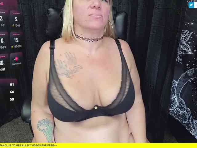 RileyLogan webcam