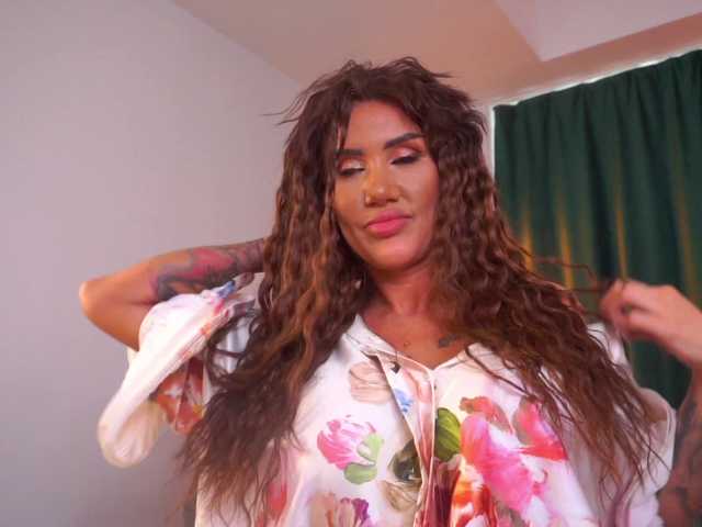 TaraElliot's BongaCams show and profile