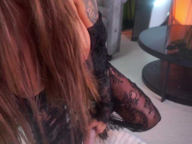 TaraElliot's BongaCams show and profile