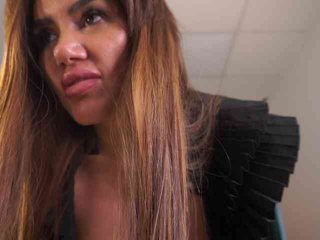 TaraElliot webcam