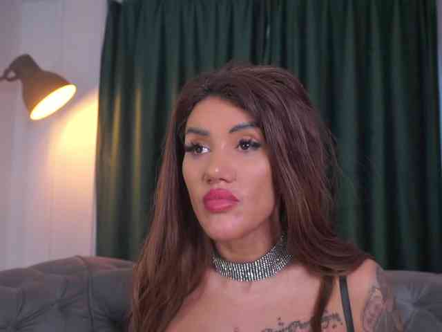 TaraElliot webcam