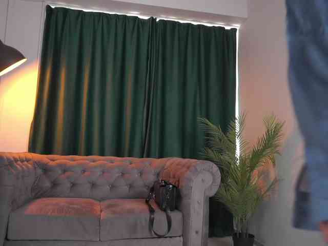 TaraElliot webcam