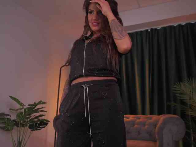 TaraElliot webcam