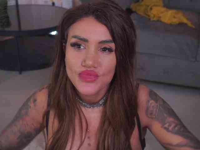 TaraElliot webcam