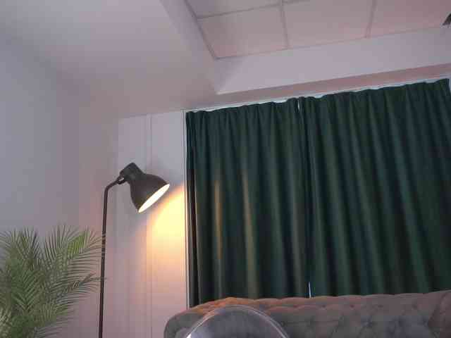 TaraElliot webcam