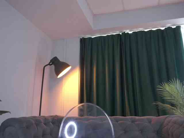 TaraElliot webcam