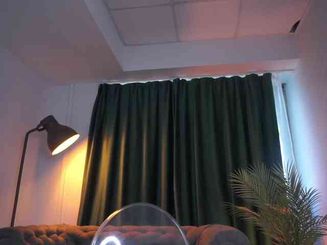 TaraElliot webcam