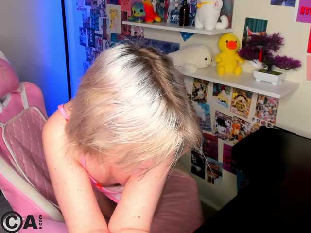 le modèle MiaFerd est en webcam porno dans un show sur le site bongacams, il possède les tags suivants: White/Caucasian,Blonde,Shaved