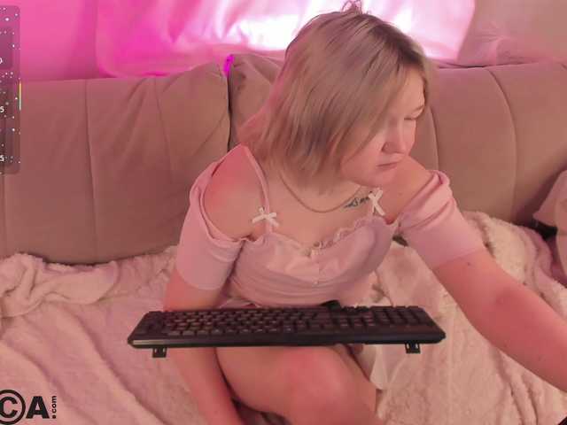 MiaFerd Live Cam and Statistics on UnifiedCams