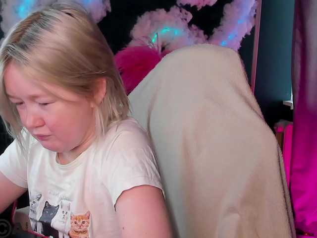 Chat with MiaFerd live cam