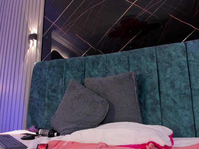 EmmaSteele's BongaCams show and profile