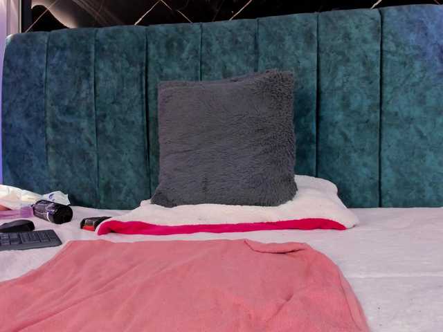 EmmaSteele's BongaCams show and profile