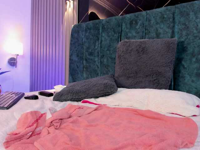 EmmaSteele's BongaCams show and profile