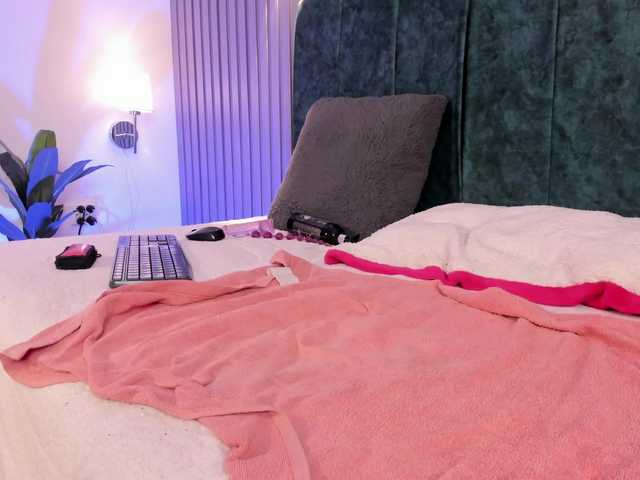 EmmaSteele's BongaCams show and profile