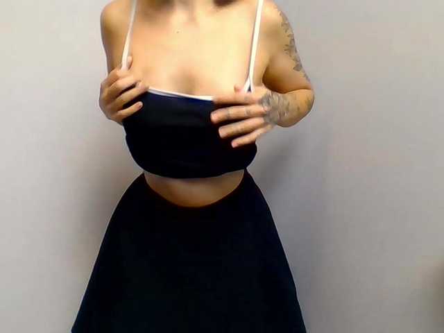 ZaraHot live webcam show