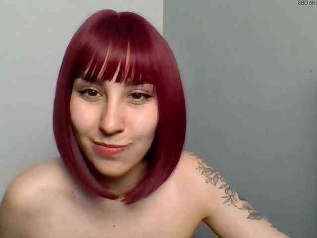 Este modelo está ao vivo agora. ZaraHot