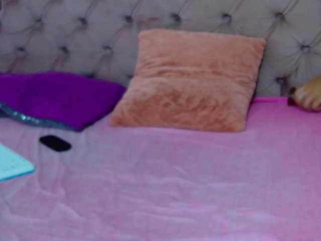 LeslieShhh live cam on BongaCams