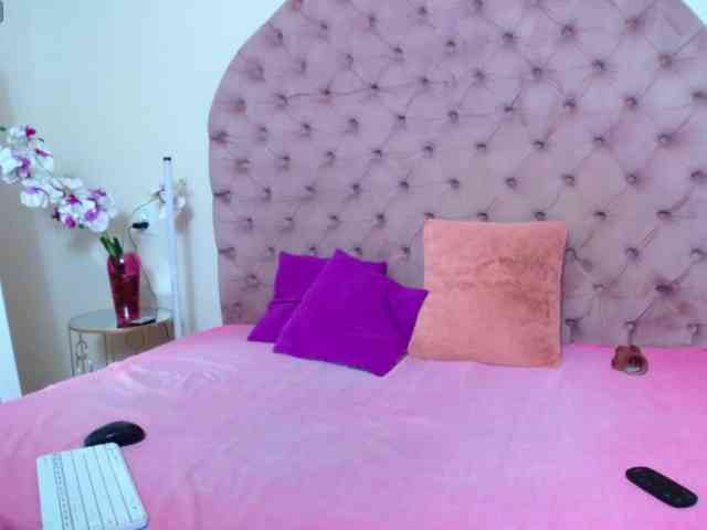 LeslieShhh webcam