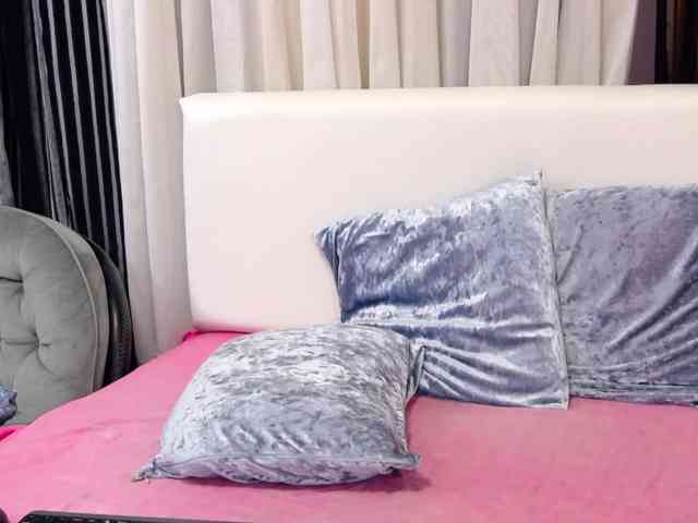 LeslieShhh webcam