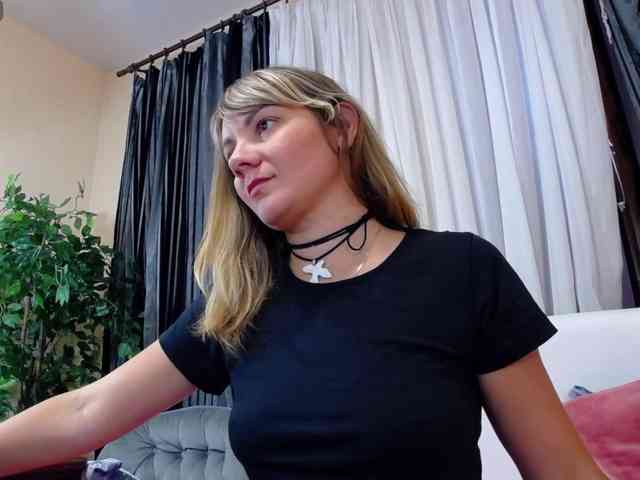 LeslieShhh Live Webcam on BongaCams