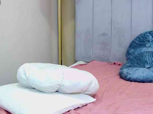 LeslieShhh webcam