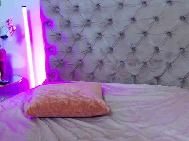 LeslieShhh webcam
