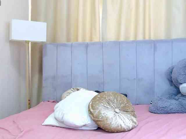 LeslieShhh webcam
